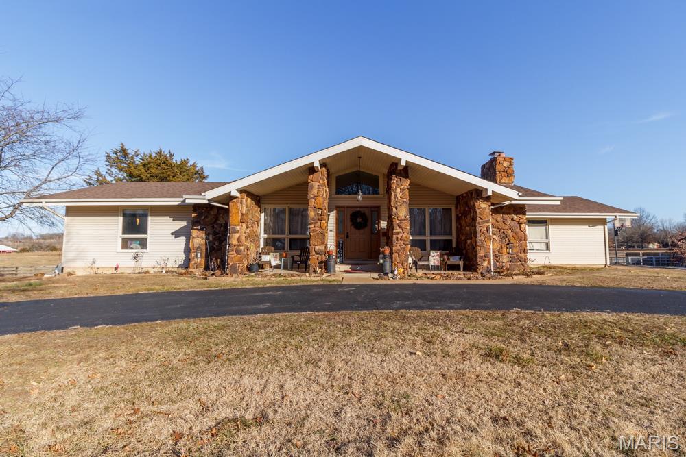25798 Oakdale Drive Property Photo 2