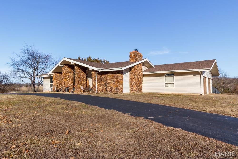 25798 Oakdale Drive Property Photo 3
