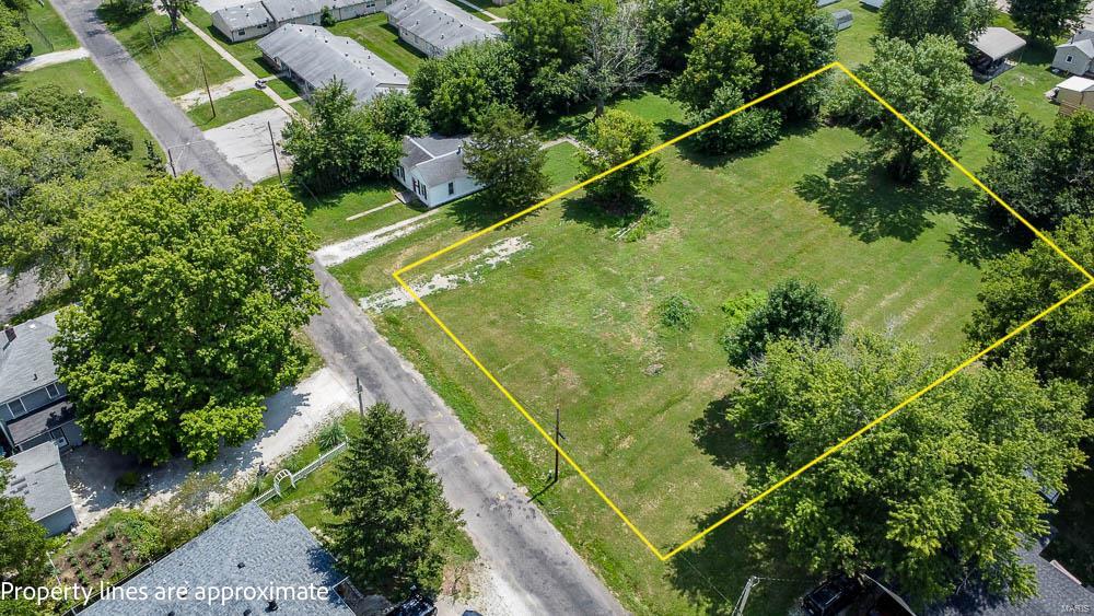 404 Lott St Property Photo 1