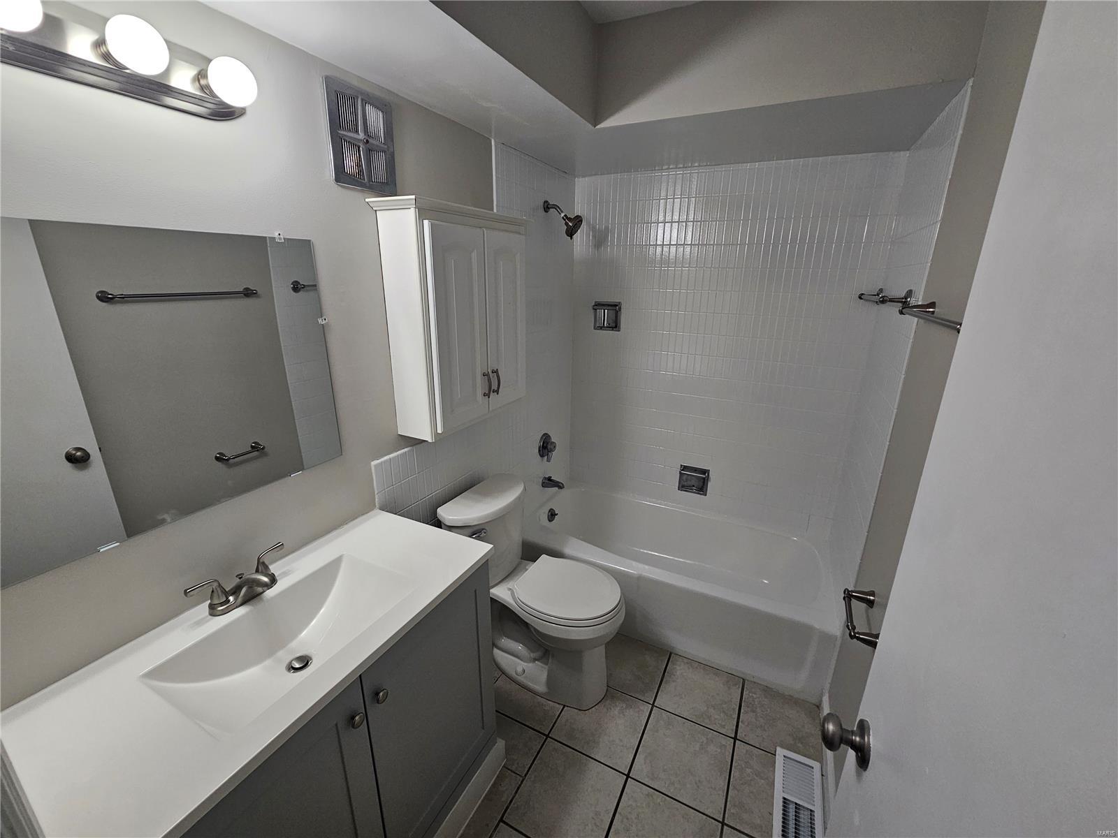 4366 Chateau De Ville Drive D Property Photo 8