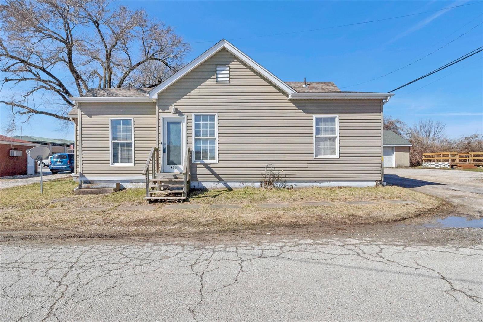 205 N Locust Street Property Photo