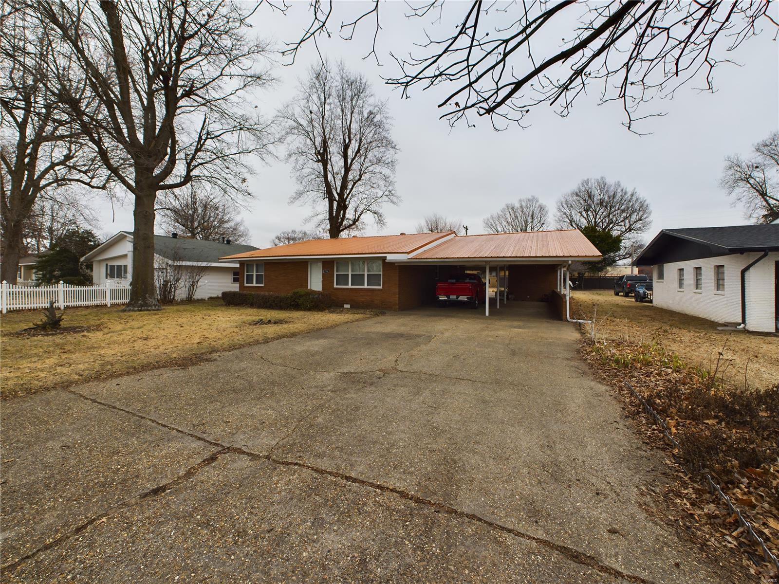 706 Smith Street Property Photo 2