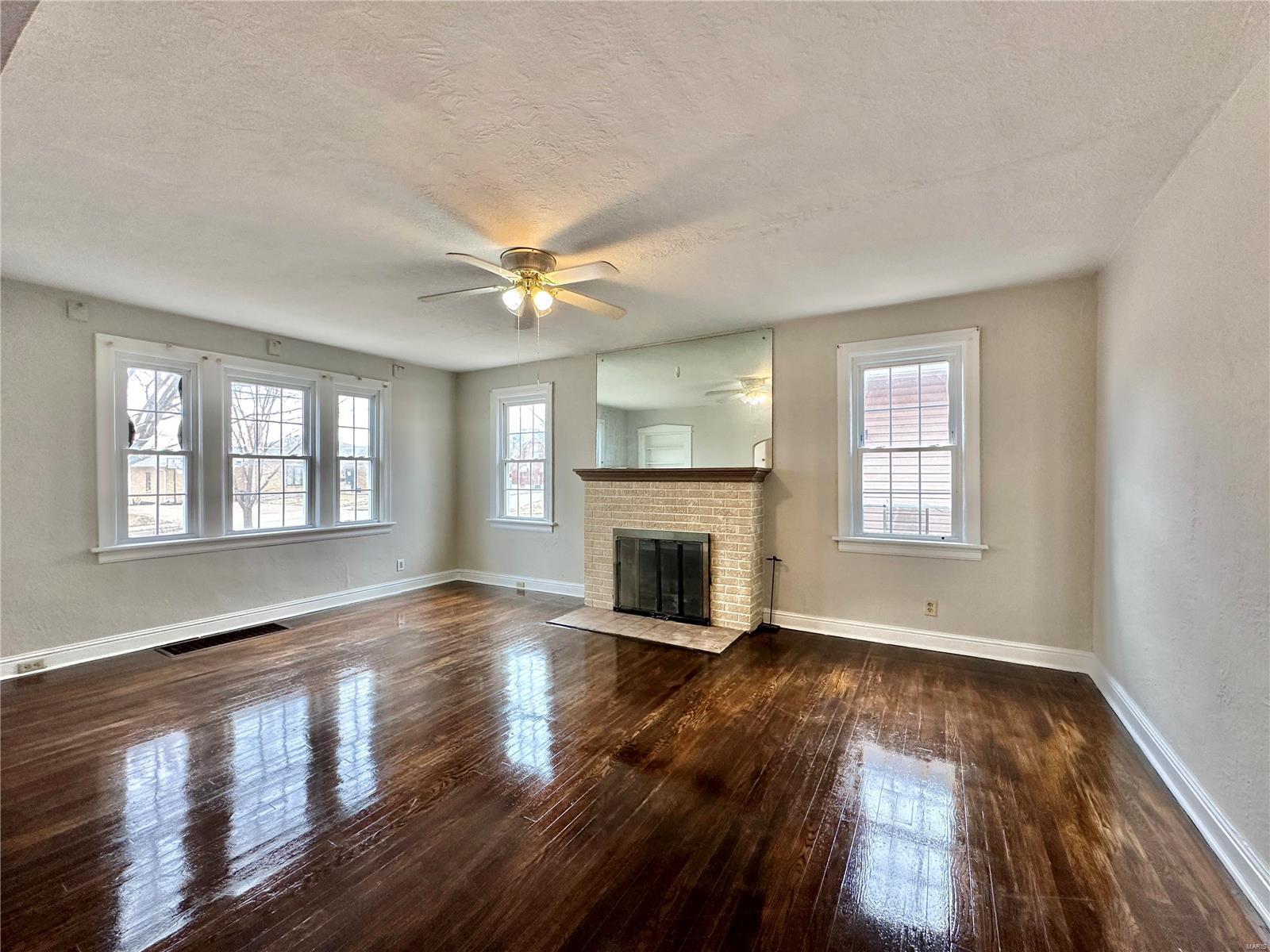 207 8th Street Property Photo 2