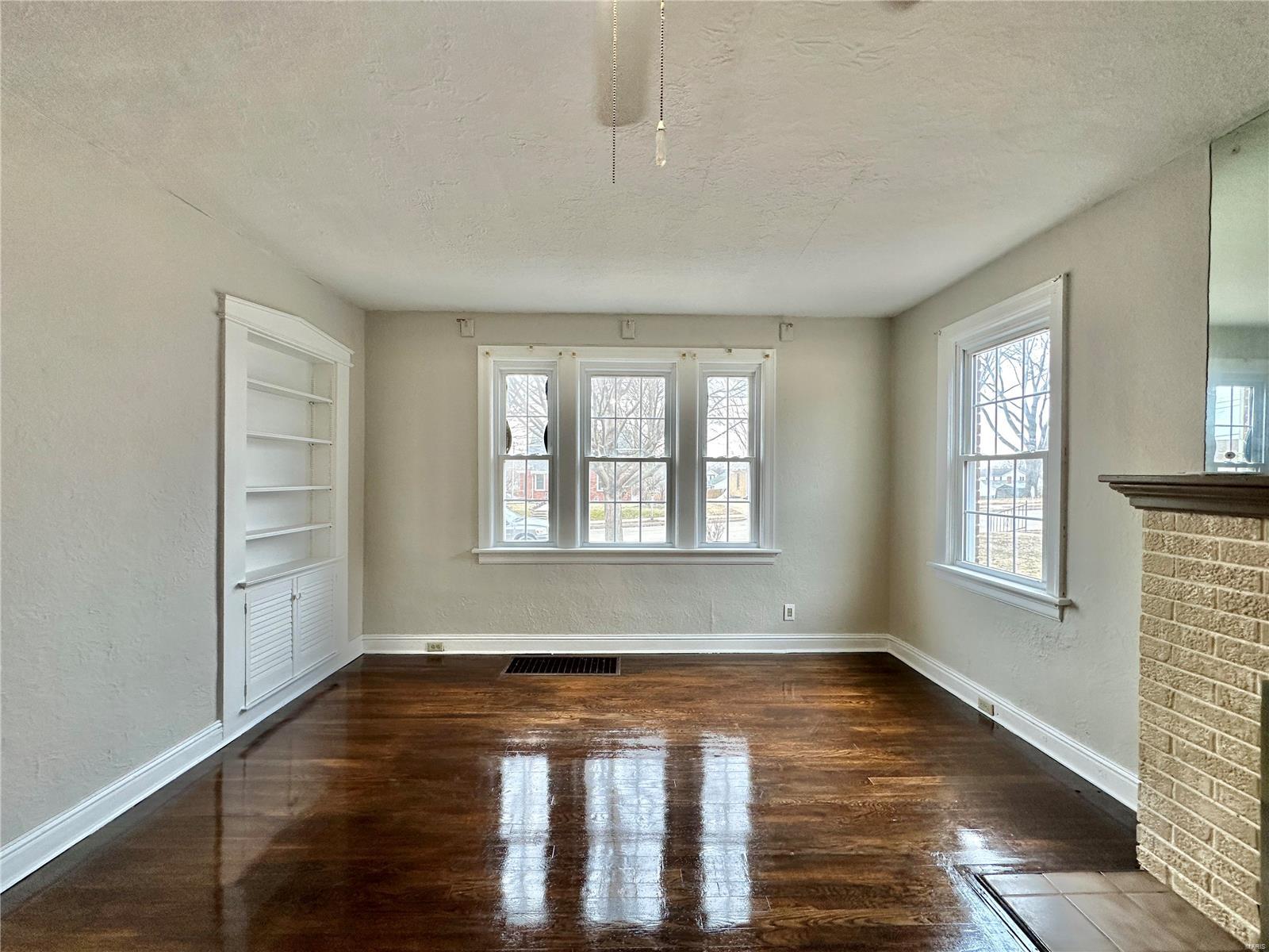 207 8th Street Property Photo 3