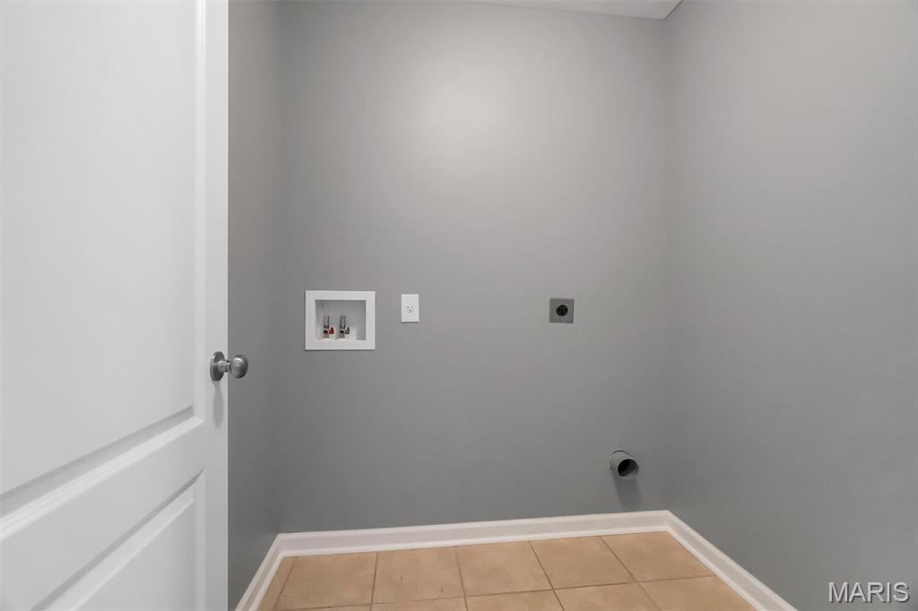 2161 Meadow Grass Drive Property Photo 12
