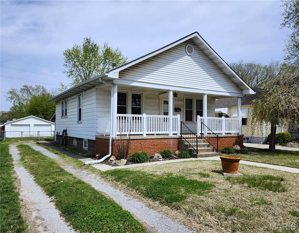 2133 WOODLAWN Avenue Property Photo 1