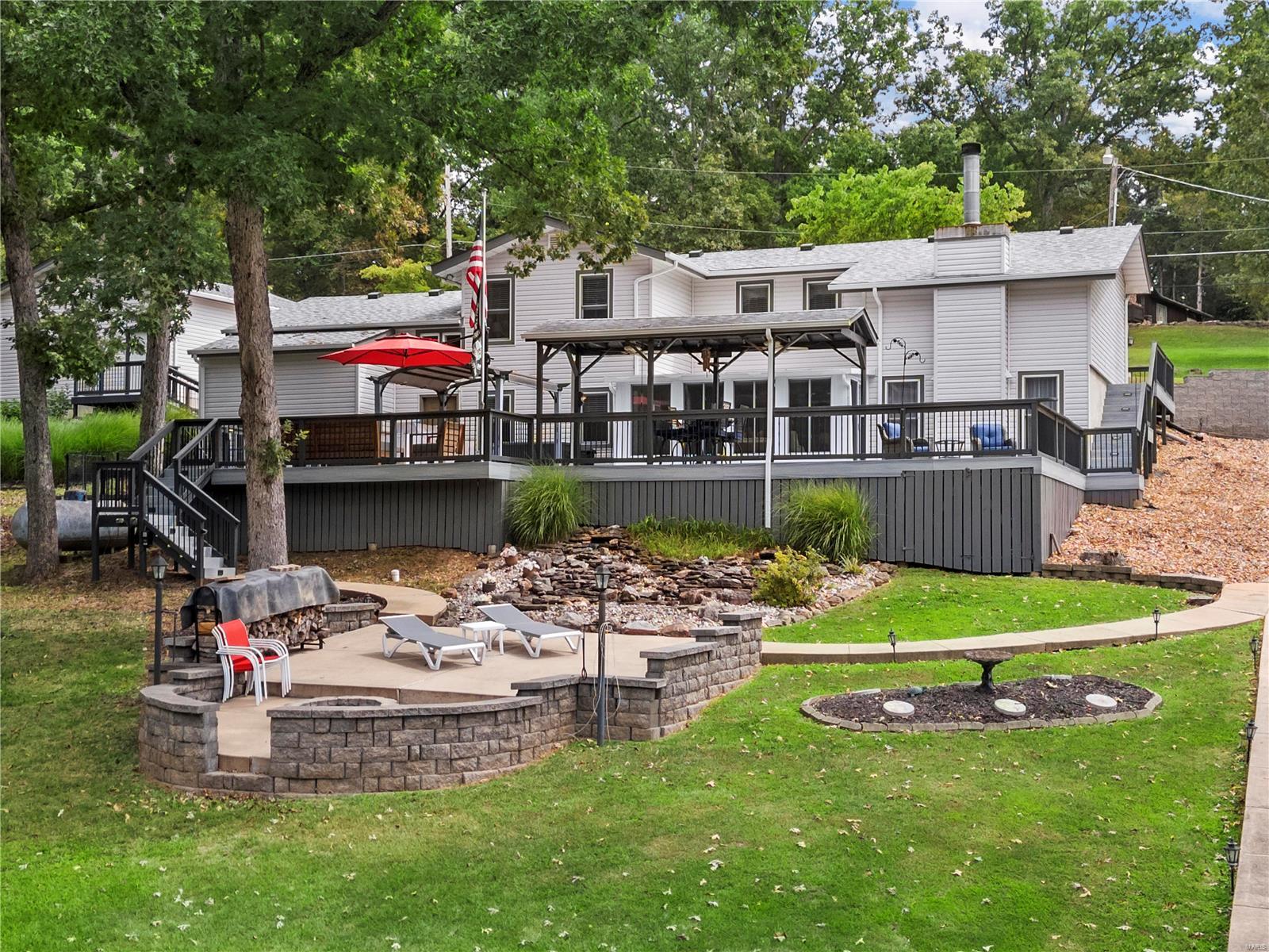 5876 N Lakeshore Drive Property Photo 1
