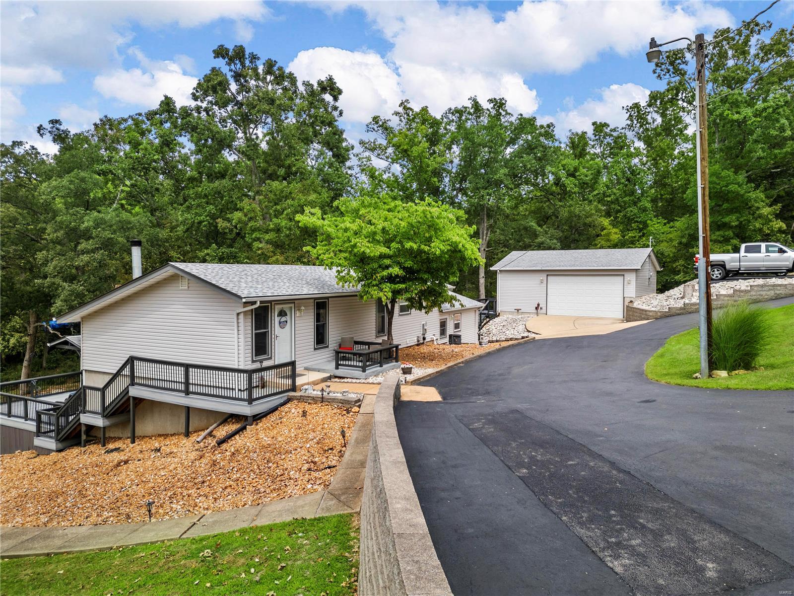 5876 N Lakeshore Drive Property Photo 5