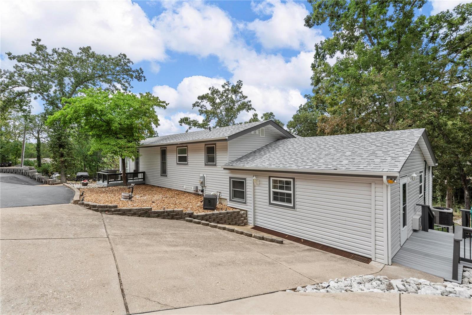 5876 N Lakeshore Drive Property Photo 8