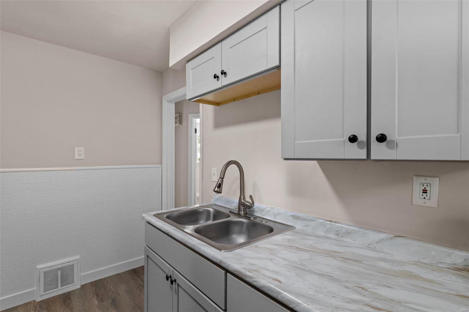 6901 Dunleer Avenue Property Photo 17