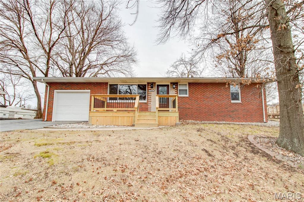 429 Oak Street Property Photo 4