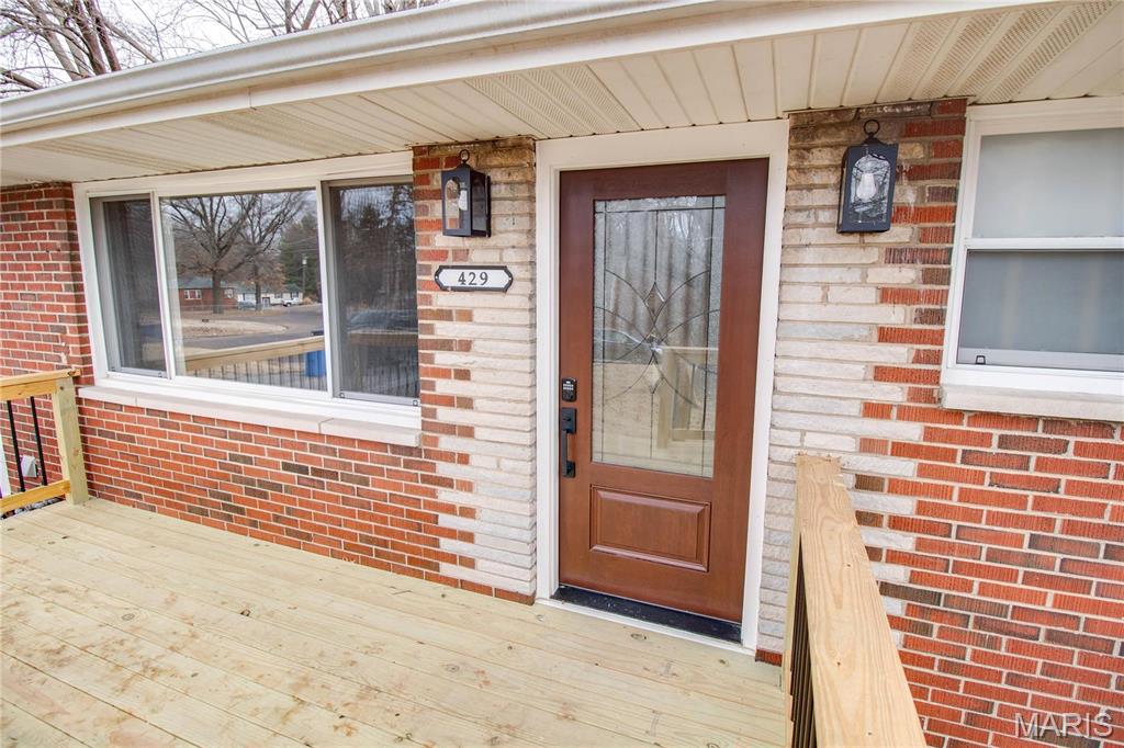 429 Oak Street Property Photo 6