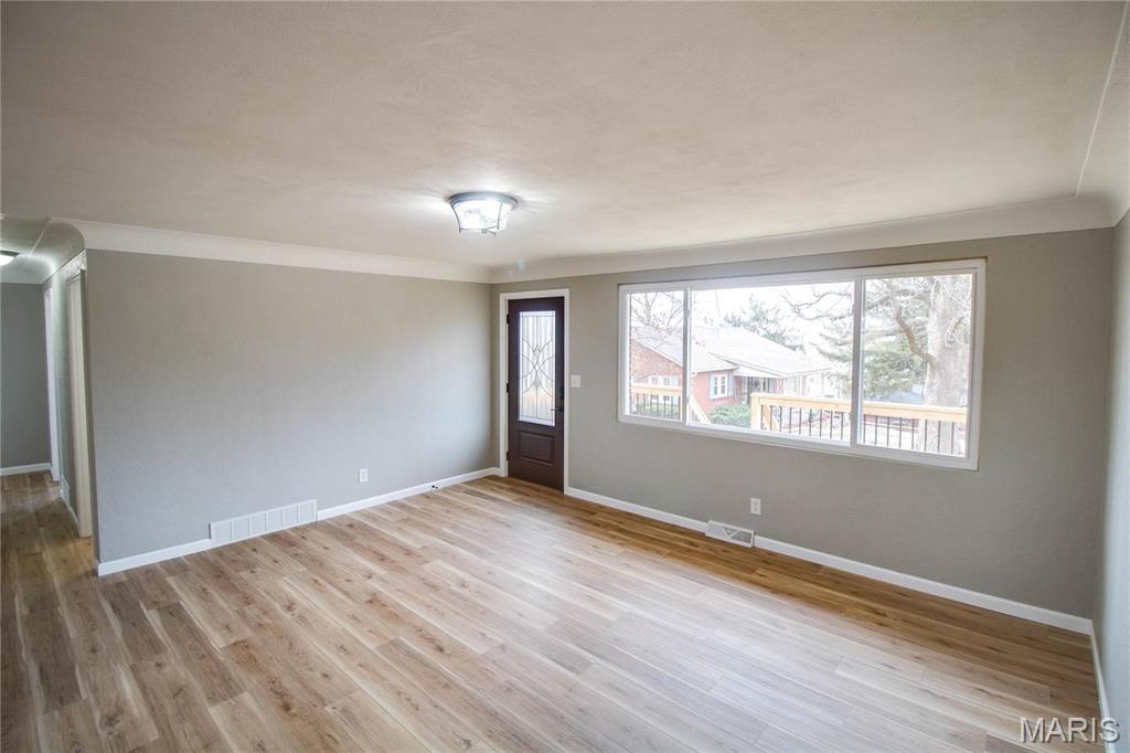 429 Oak Street Property Photo 7
