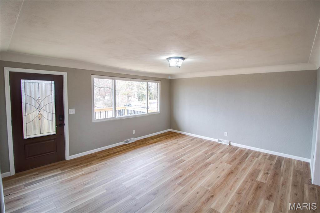 429 Oak Street Property Photo 9