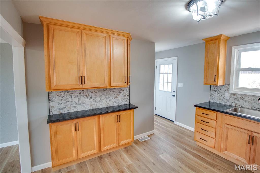 429 Oak Street Property Photo 12
