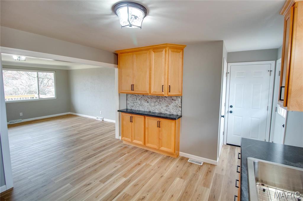 429 Oak Street Property Photo 14