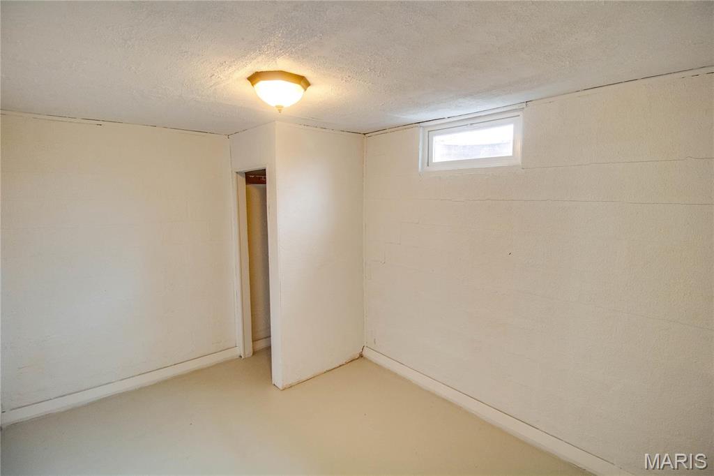 429 Oak Street Property Photo 28