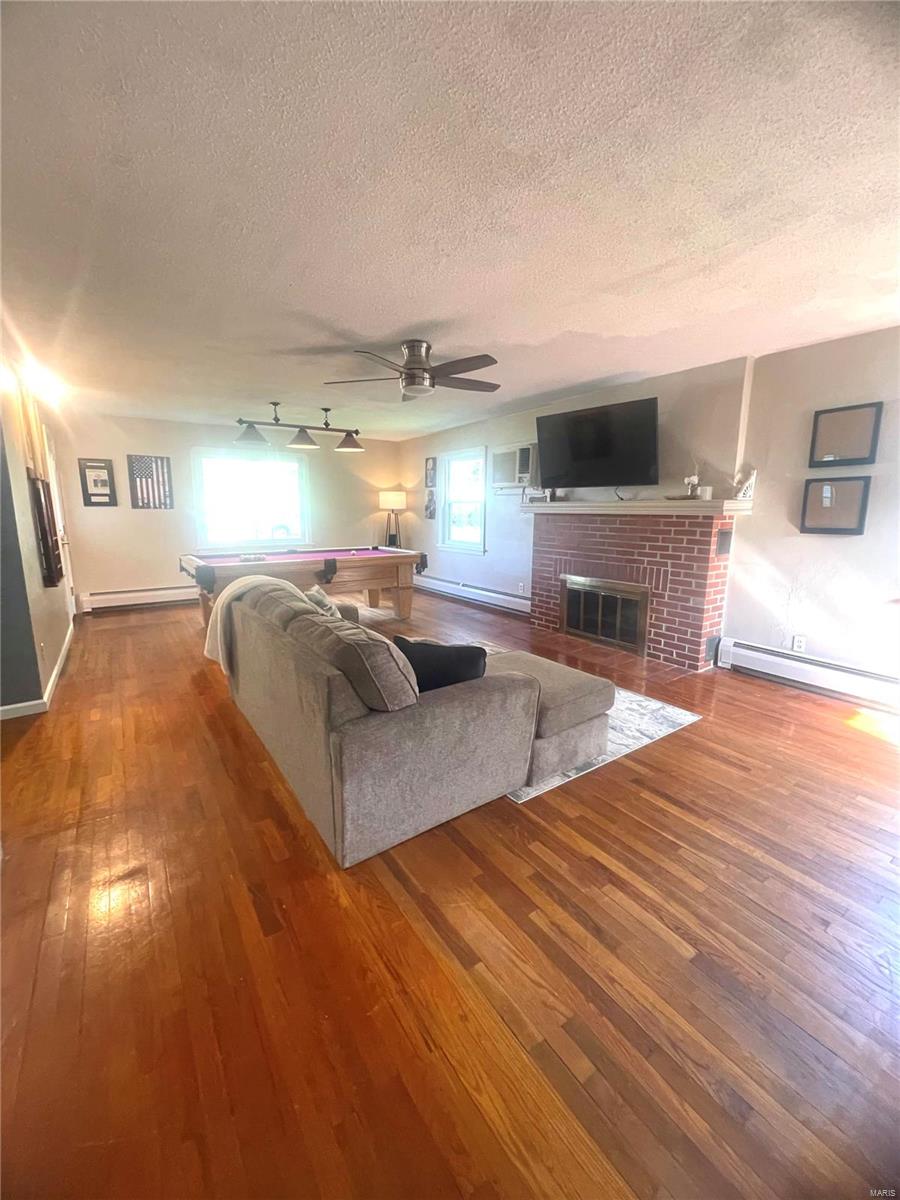 516 N Elm Property Photo 6