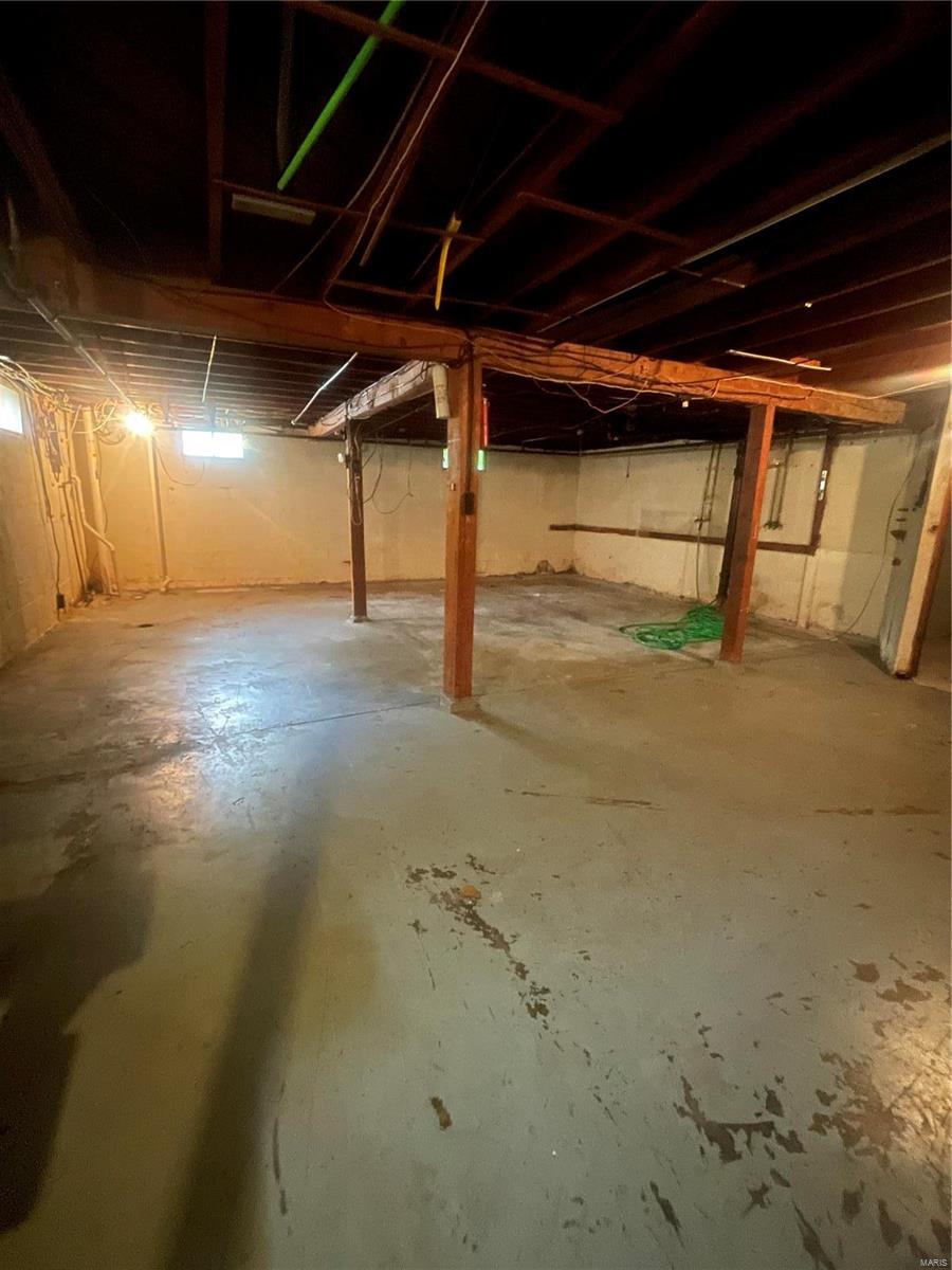 516 N Elm Property Photo 31