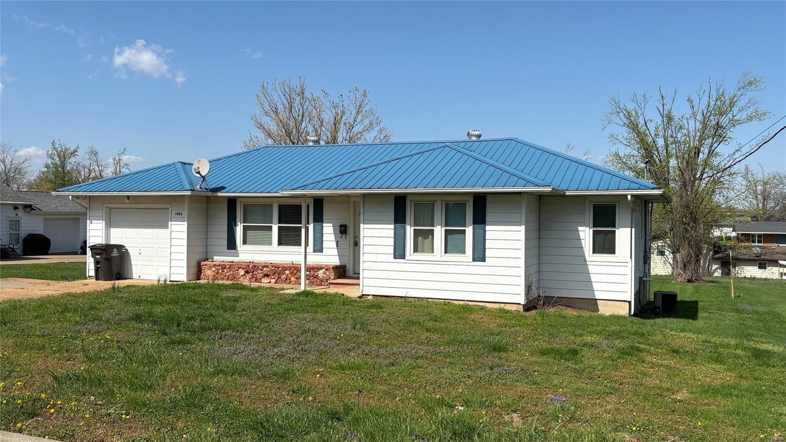 1026 Hume Street Property Photo 1