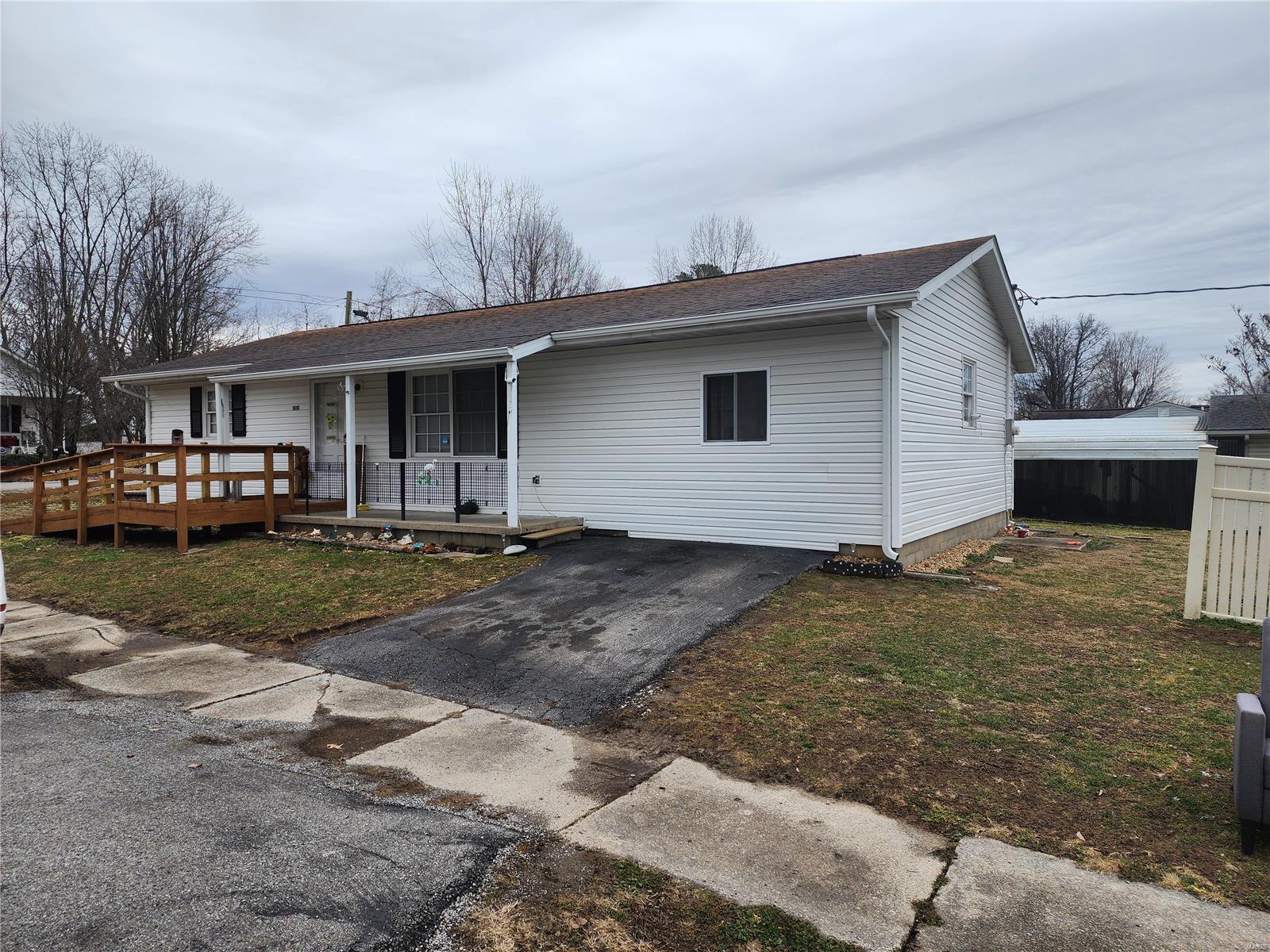 1610 Benton Ave Property Photo 1