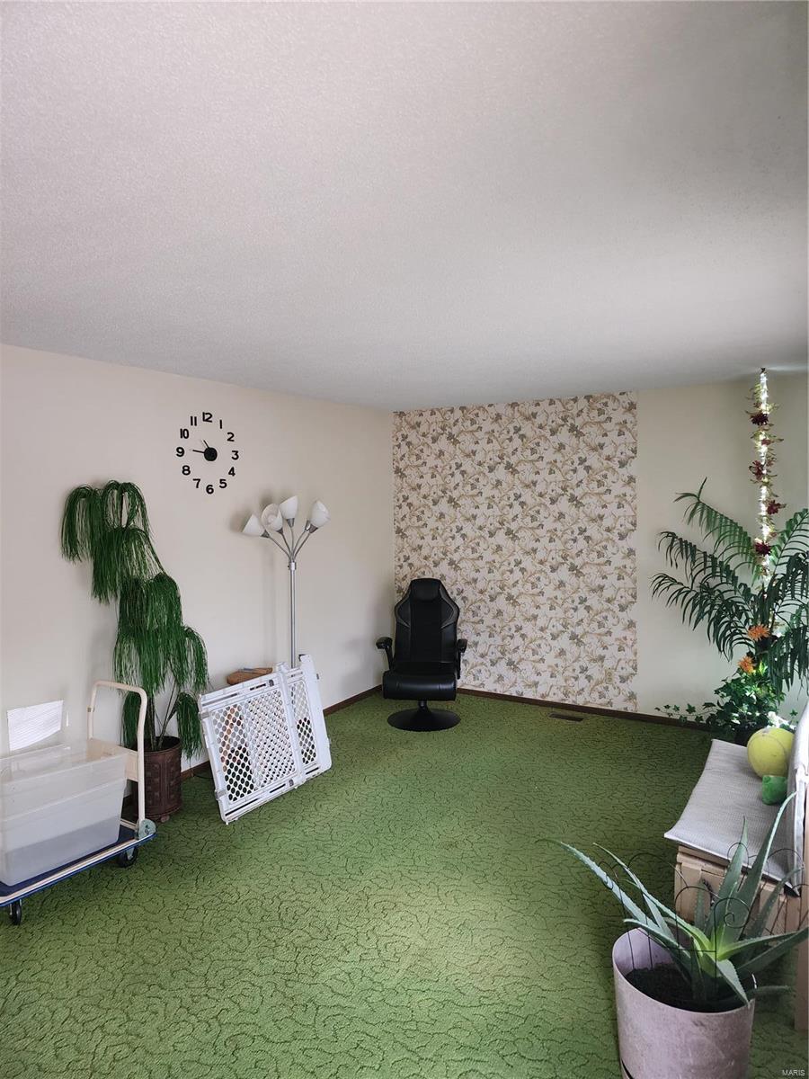 1610 Benton Ave Property Photo 2