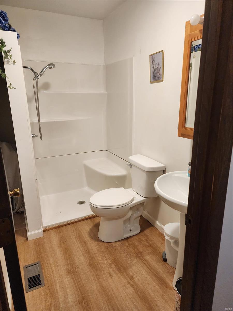 1610 Benton Ave Property Photo 5