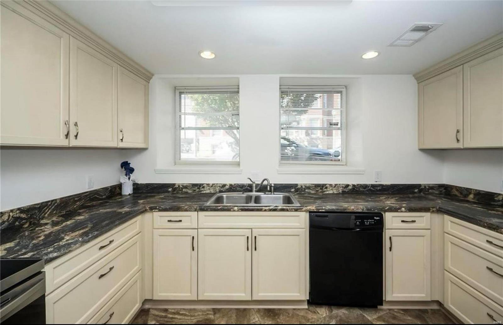 14 S Taylor Avenue Property Photo 9
