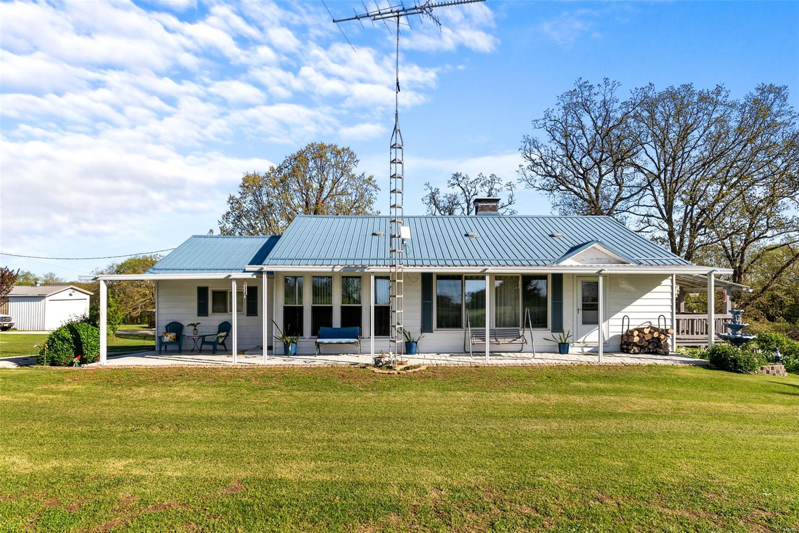 2675 N Service Road Property Photo