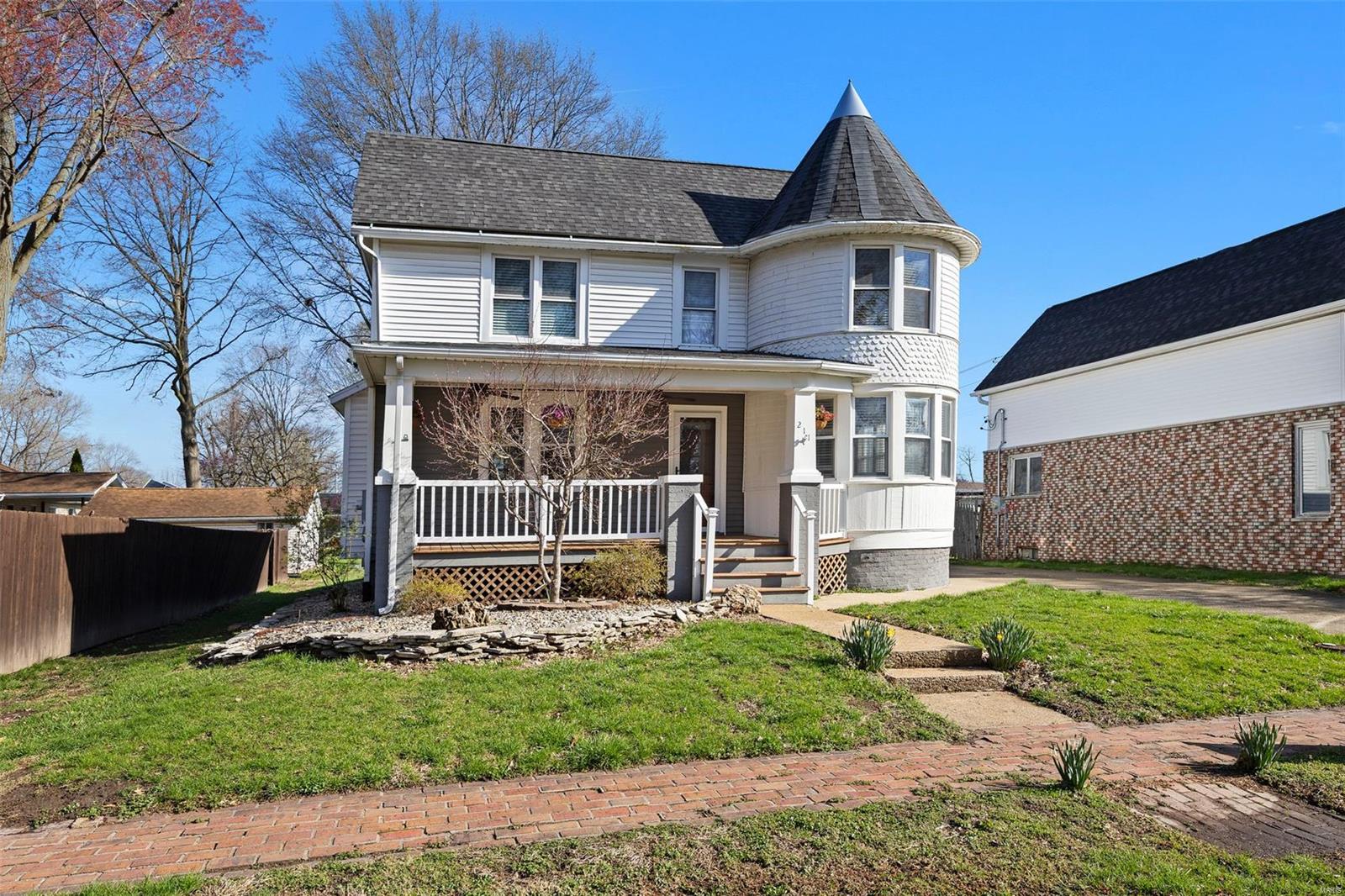 211 E Alton Street Property Photo