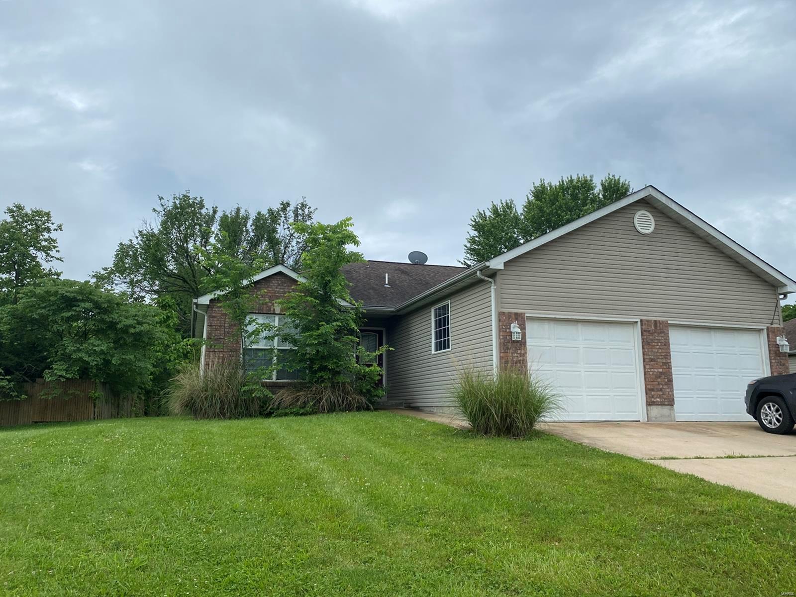707 Tall Oaks Drive B Property Photo
