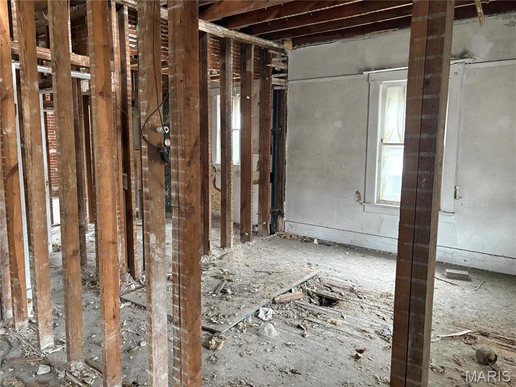 27 S Benton Street Property Photo 4