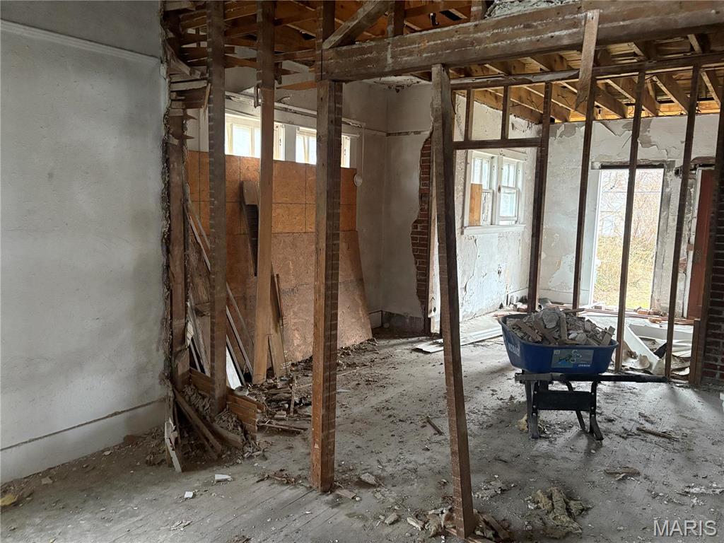 27 S Benton Street Property Photo 5