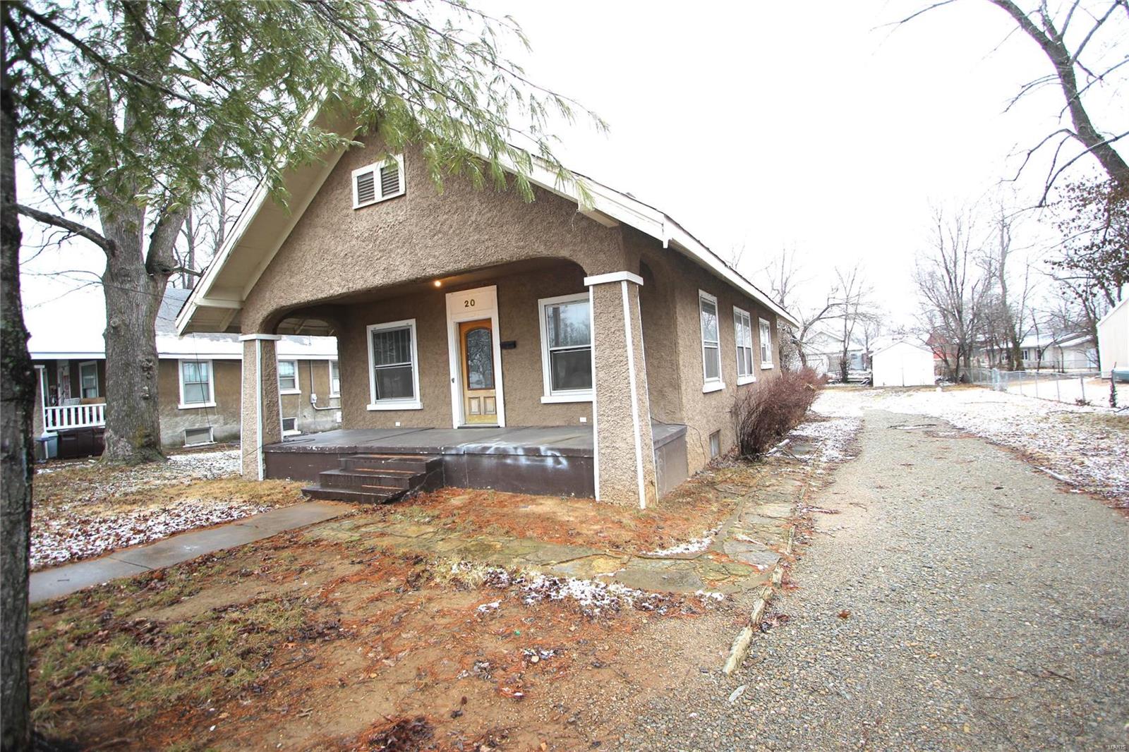 20 E Oak Street Property Photo 3