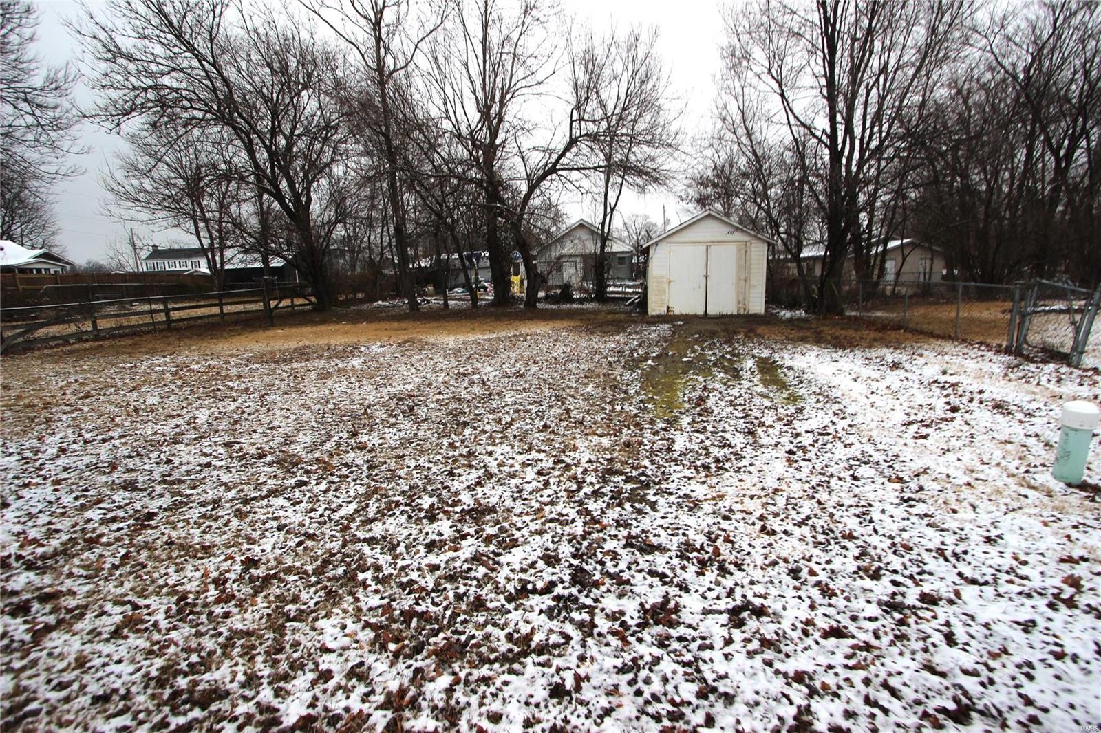 20 E Oak Street Property Photo 4