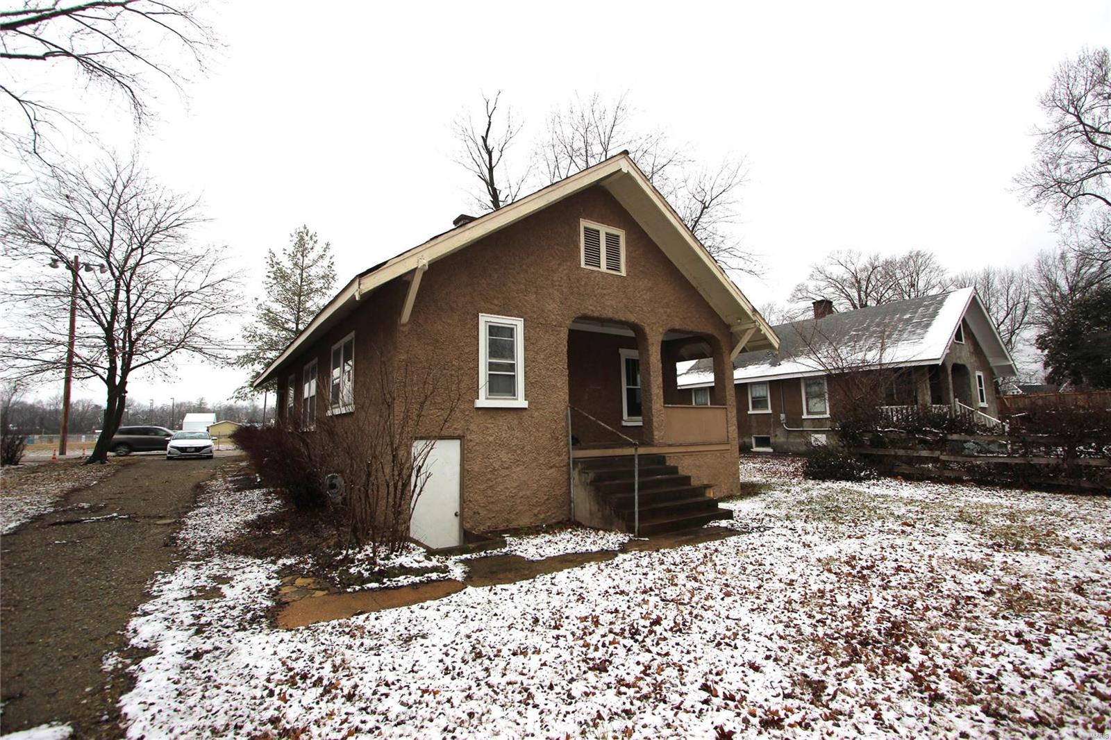 20 E Oak Street Property Photo 5