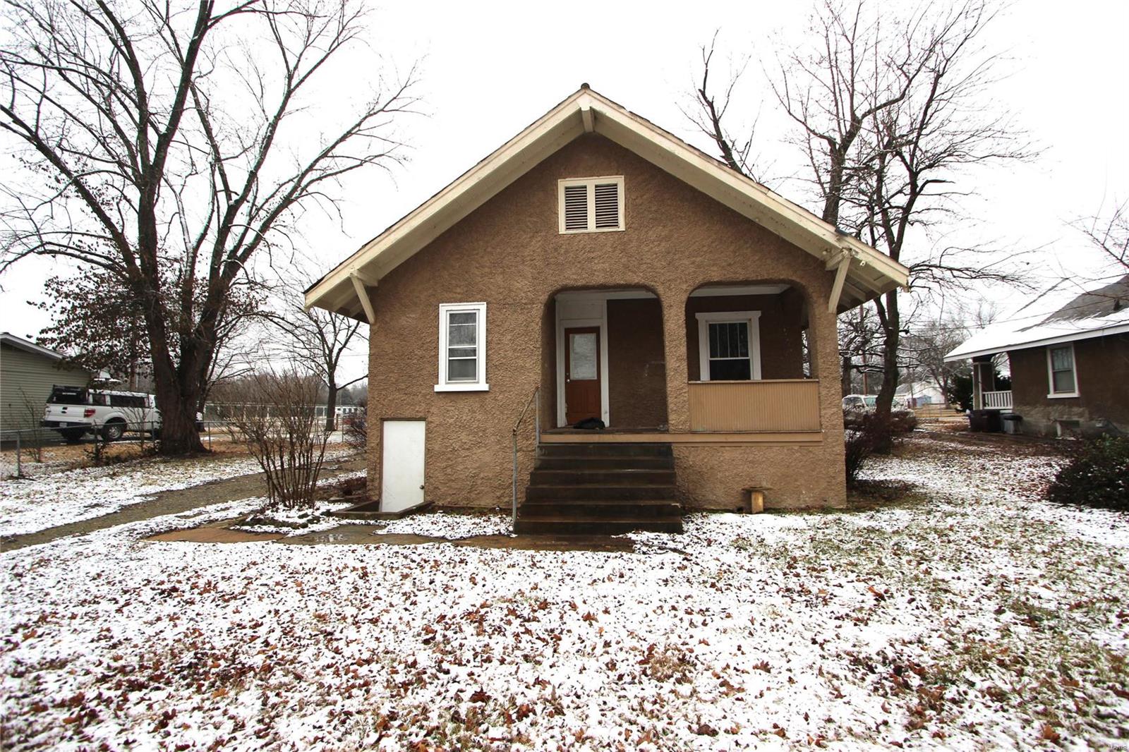 20 E Oak Street Property Photo 6