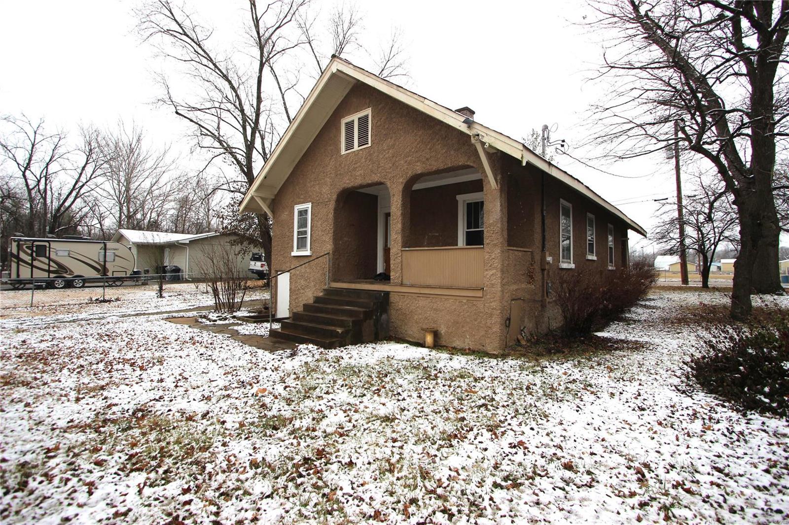 20 E Oak Street Property Photo 7