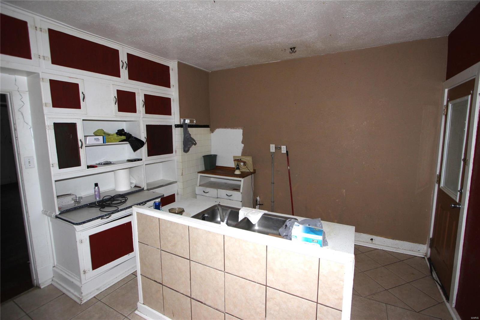 20 E Oak Street Property Photo 9
