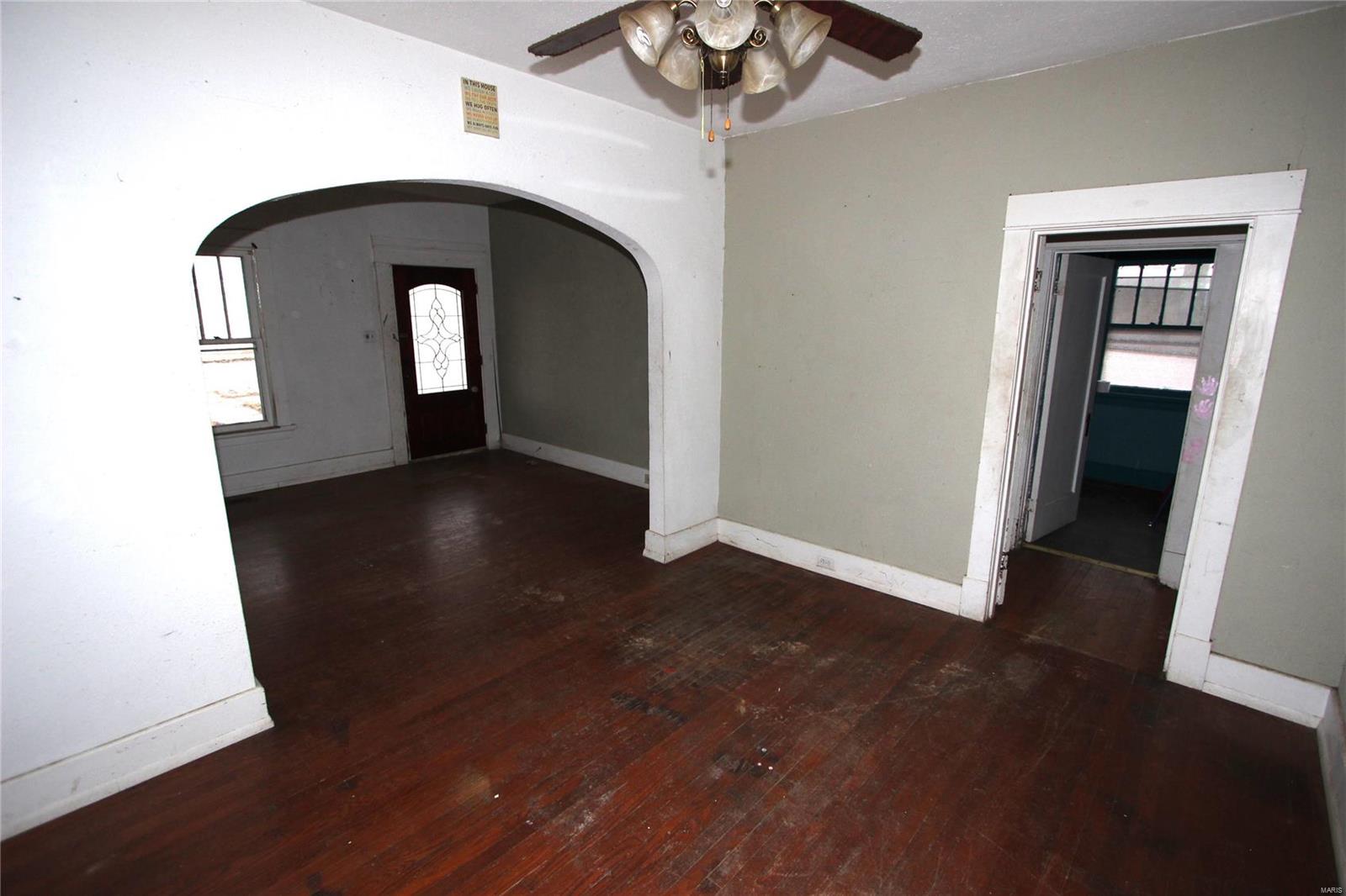 20 E Oak Street Property Photo 10