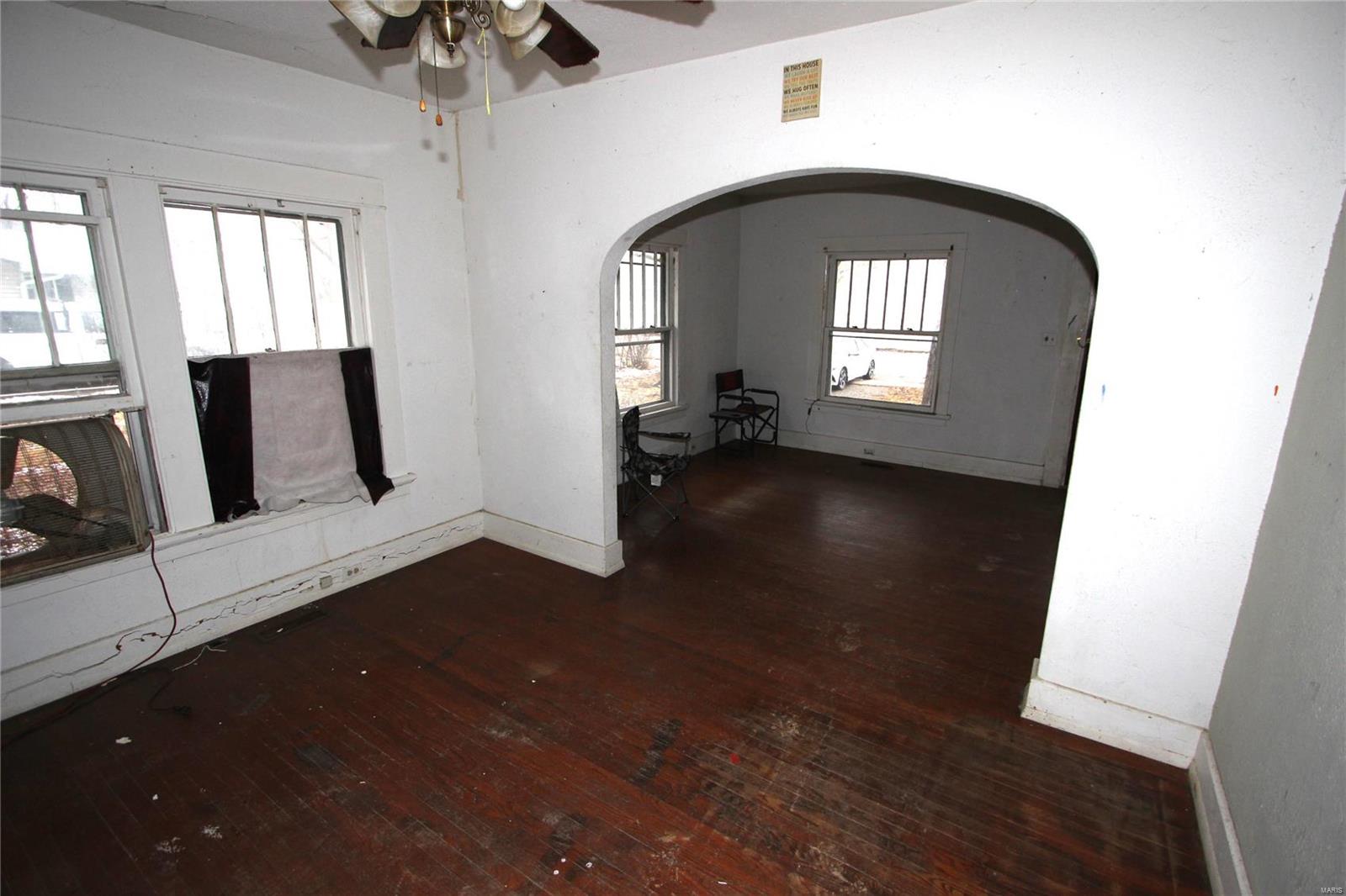 20 E Oak Street Property Photo 11