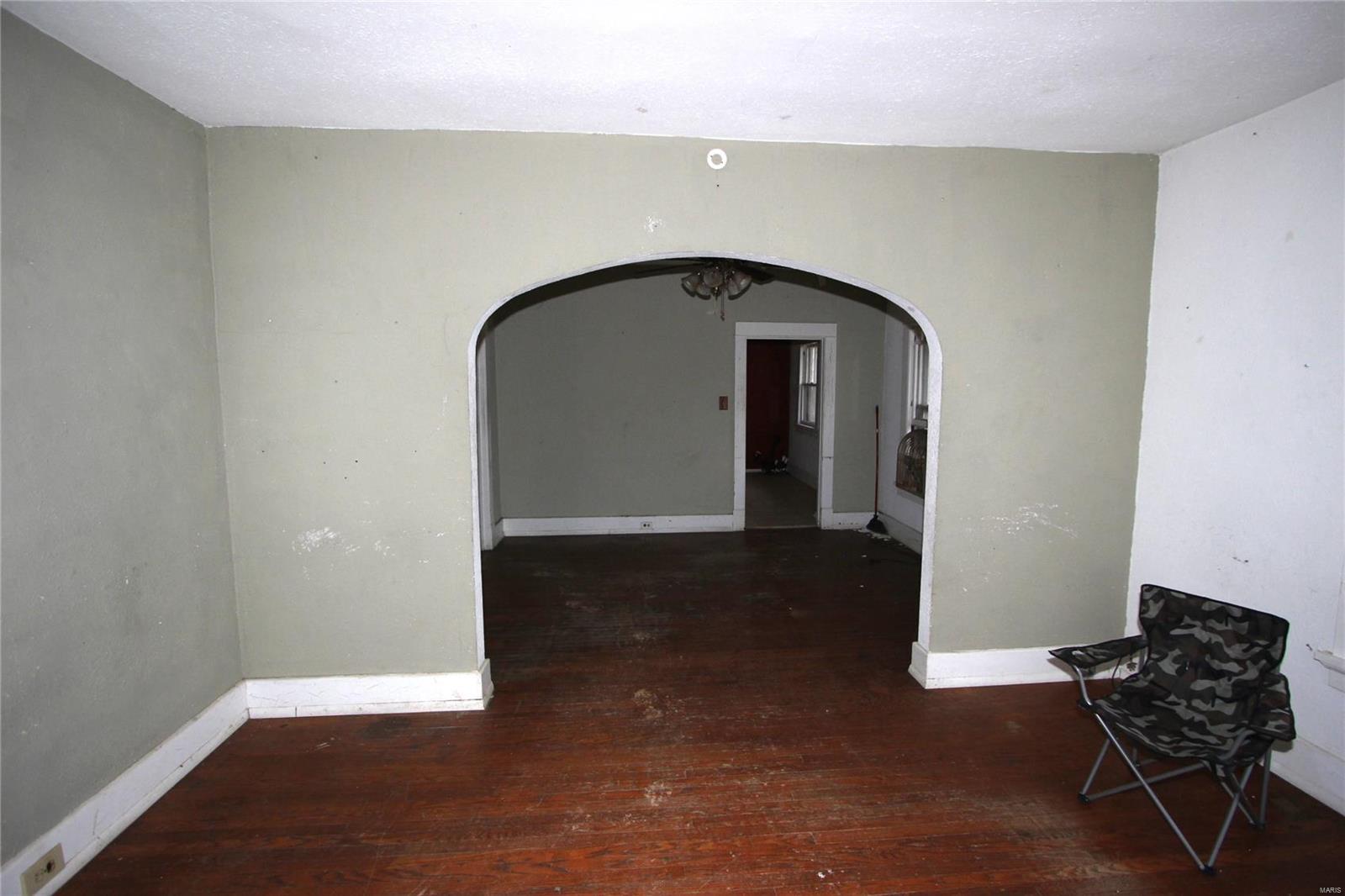 20 E Oak Street Property Photo 13