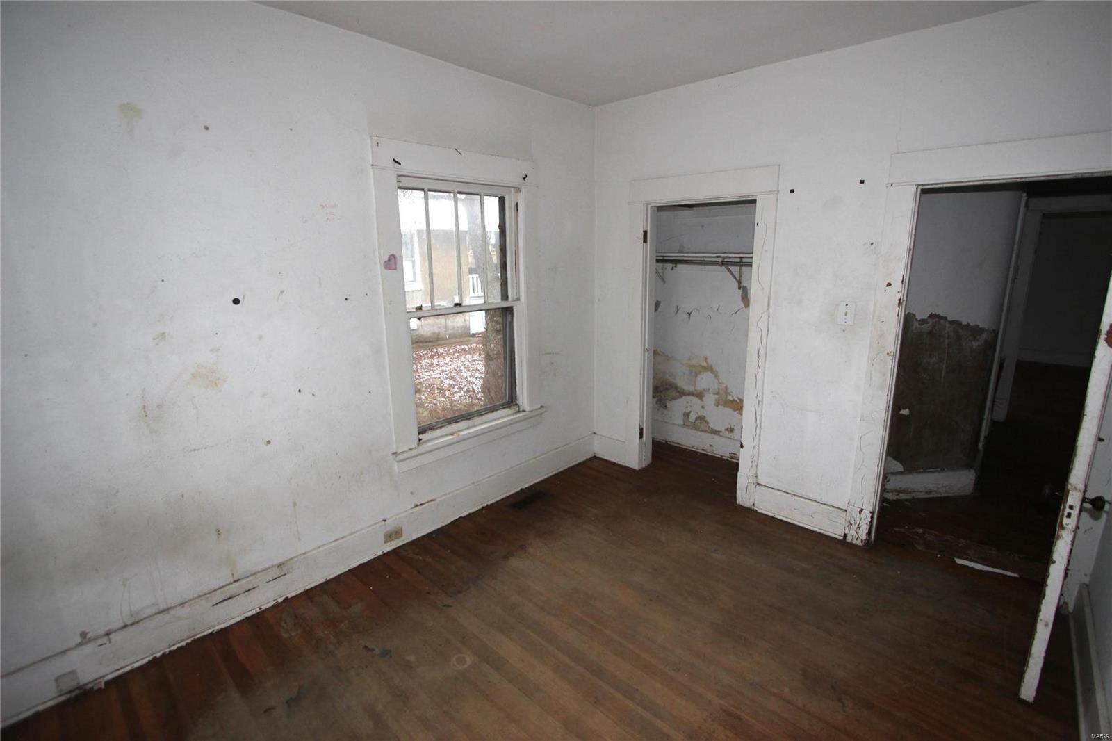 20 E Oak Street Property Photo 18