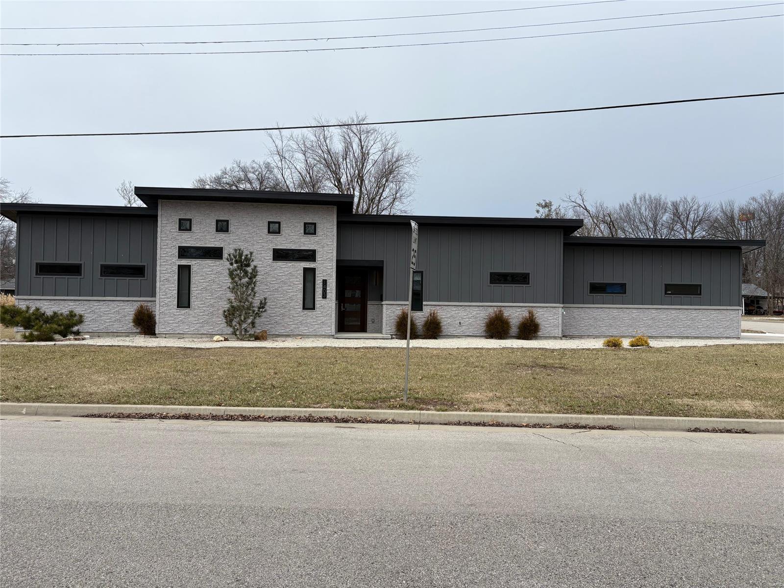 1403 W Saint Louis Street Property Photo 1