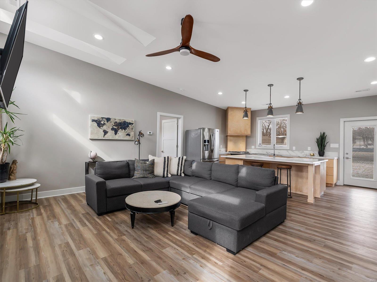 1403 W Saint Louis Street Property Photo 6