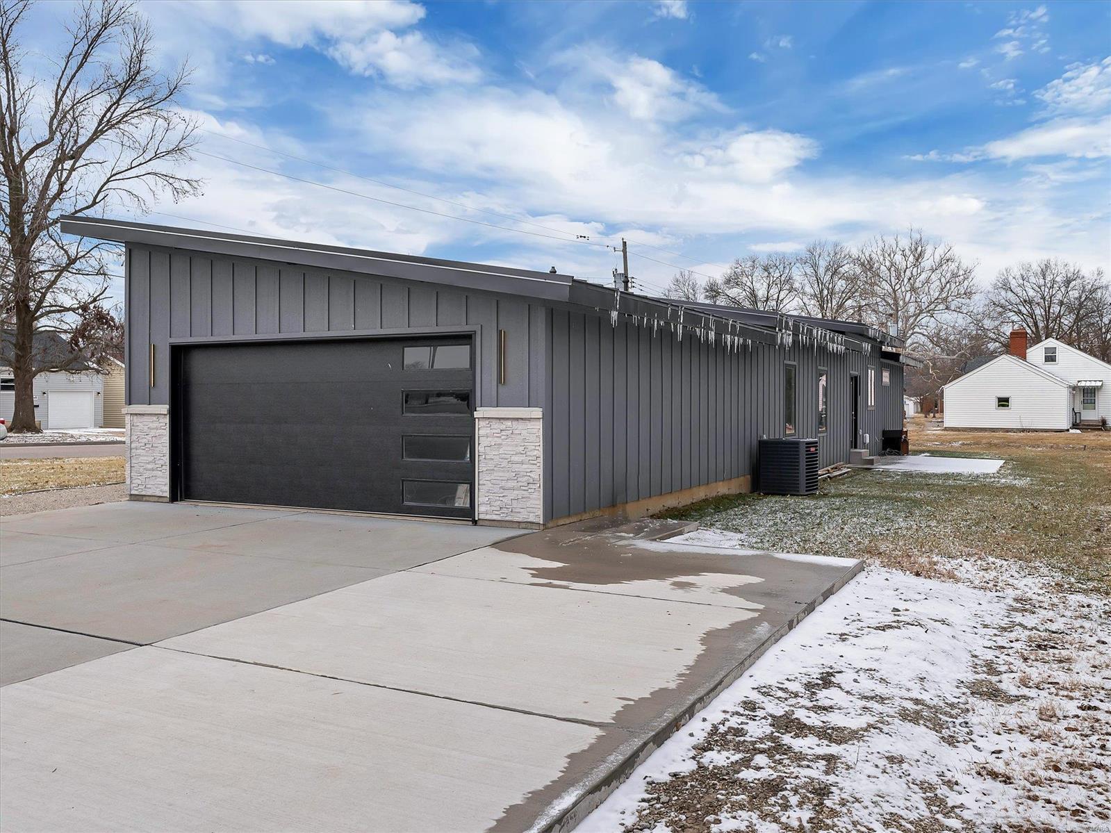 1403 W Saint Louis Street Property Photo 33