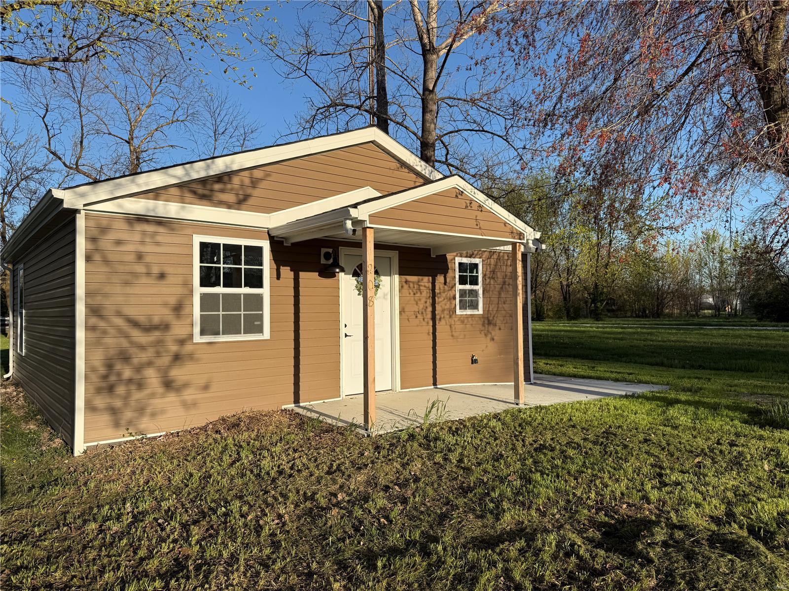 208 S Elm Street Property Photo