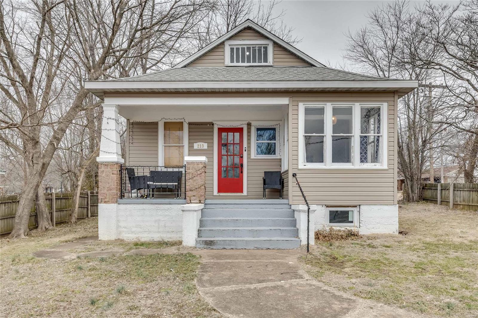213 E Walnut Street Property Photo 1