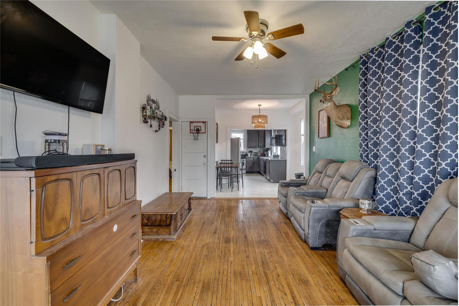 213 E Walnut Street Property Photo 3