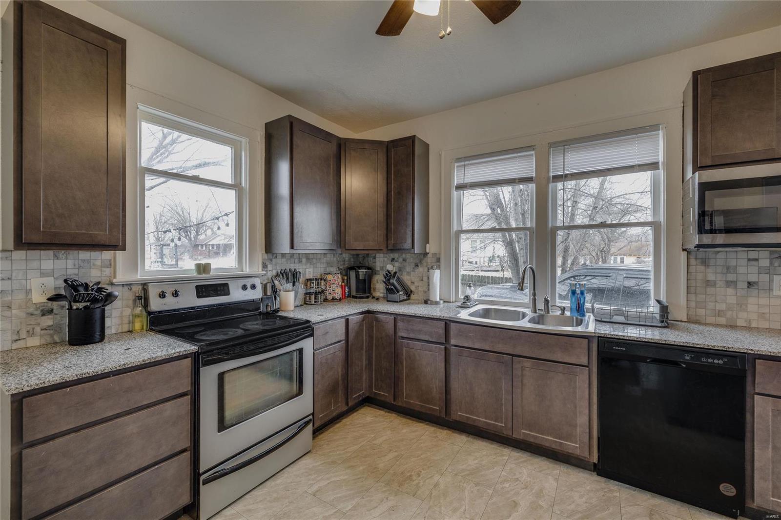 213 E Walnut Street Property Photo 8